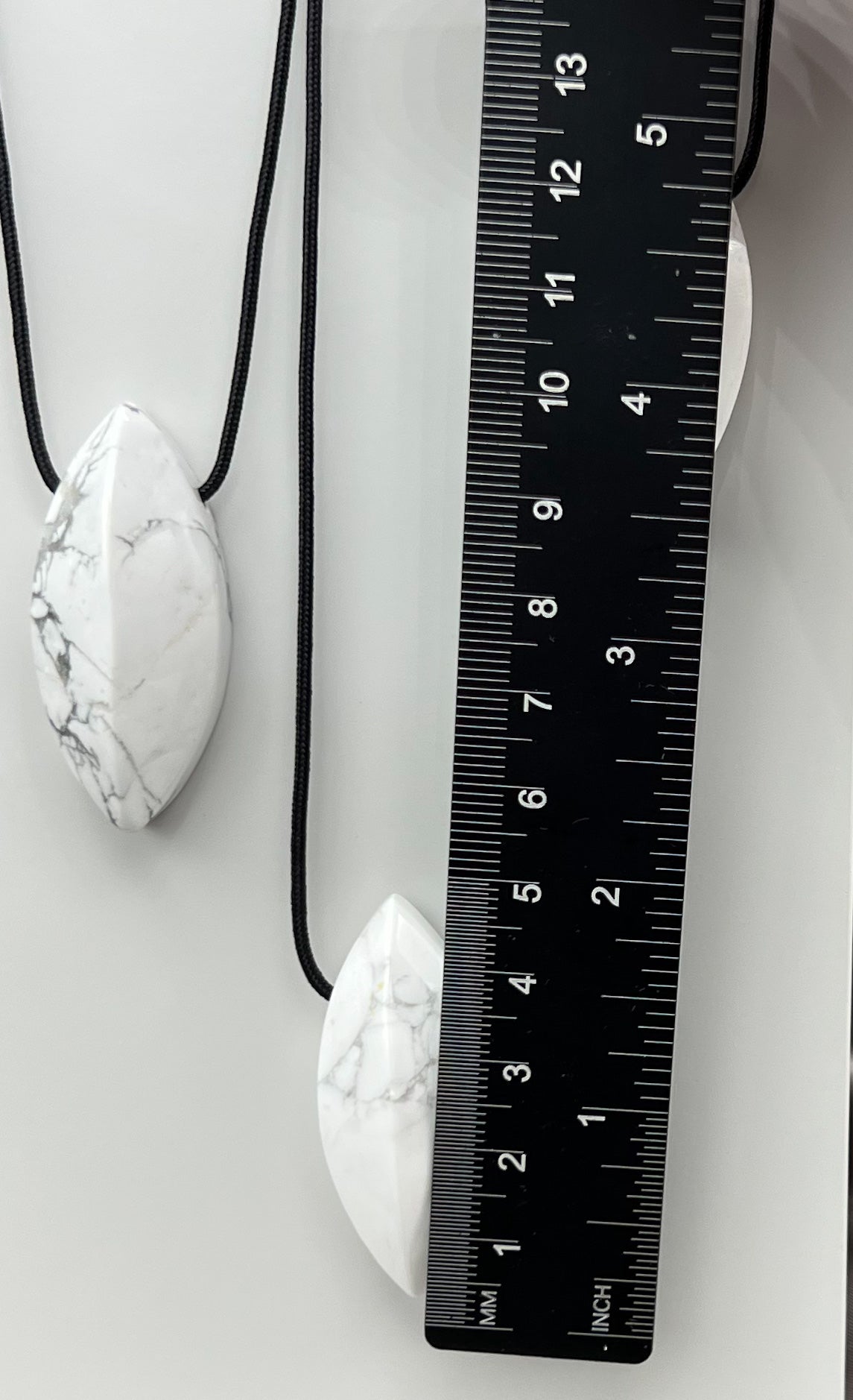Magnesit Kette - Navette Anhänger