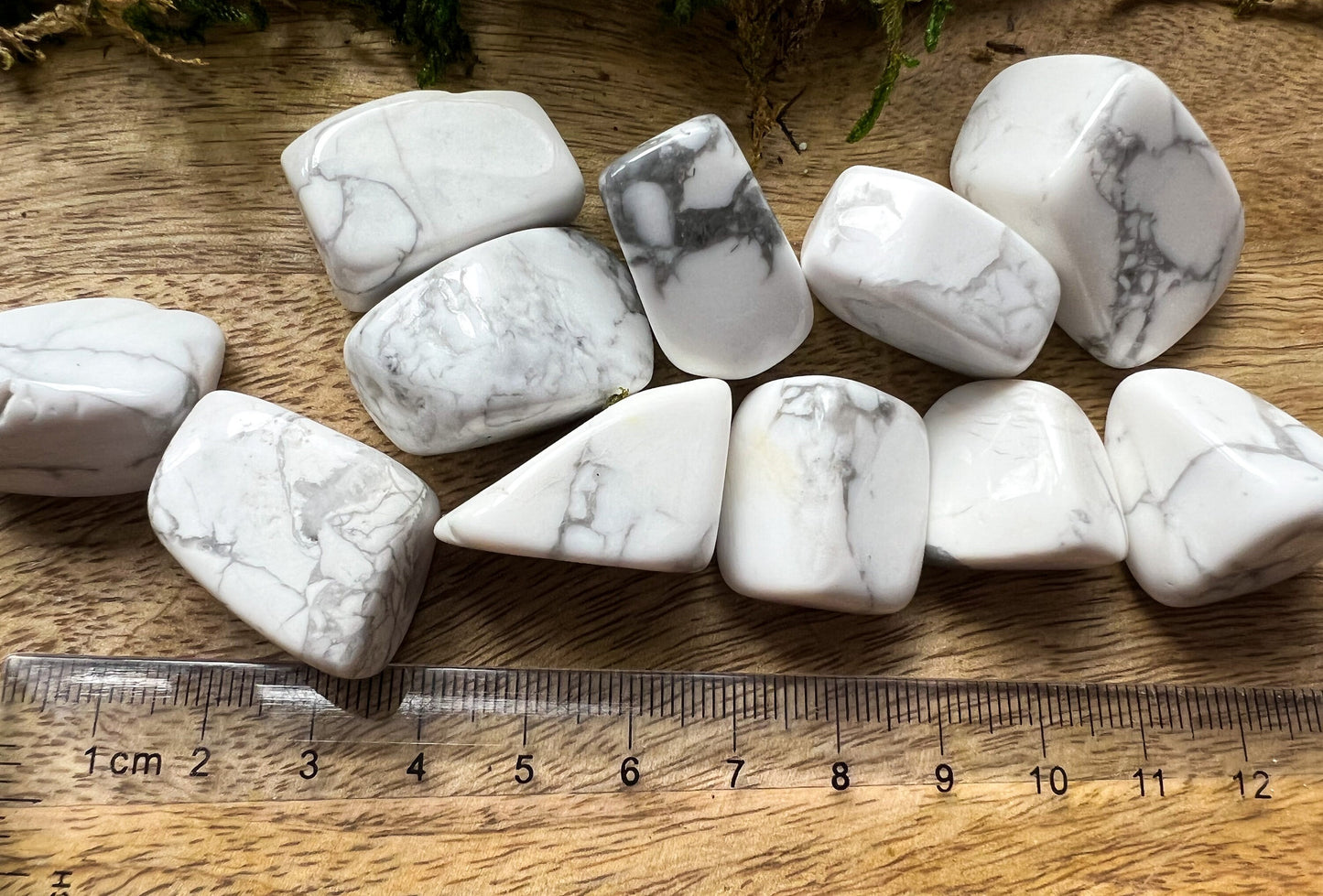 Howlith Howlite | Trommelstein | Kristall, Heilstein, Edelstein, Mineralien | Kronen Chakra | Spirituelles Geschenk | mamoriert weiß  grau