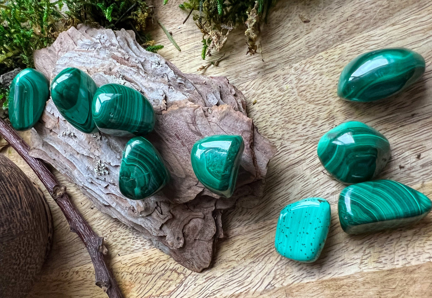 Malachit | Trommelstein, poliert | Kristall, Heilstein, Edelstein, Naturstein | Herz Chakra | Geschenk | Grün maseriert