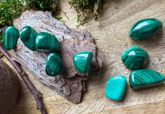 Malachit | Trommelstein, poliert | Kristall, Heilstein, Edelstein, Naturstein | Herz Chakra | Geschenk | Grün maseriert