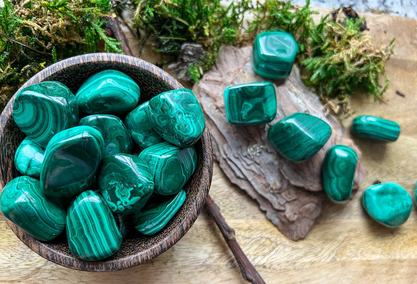 Malachit | Trommelstein, poliert | Kristall, Heilstein, Edelstein, Naturstein | Herz Chakra | Geschenk | Grün maseriert