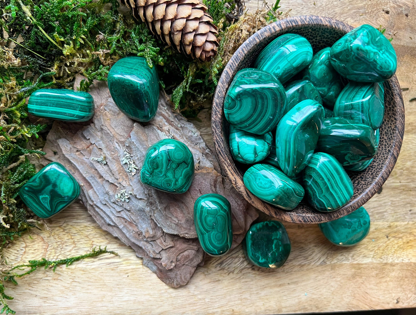 Malachit | Trommelstein, poliert | Kristall, Heilstein, Edelstein, Naturstein | Herz Chakra | Geschenk | Grün maseriert