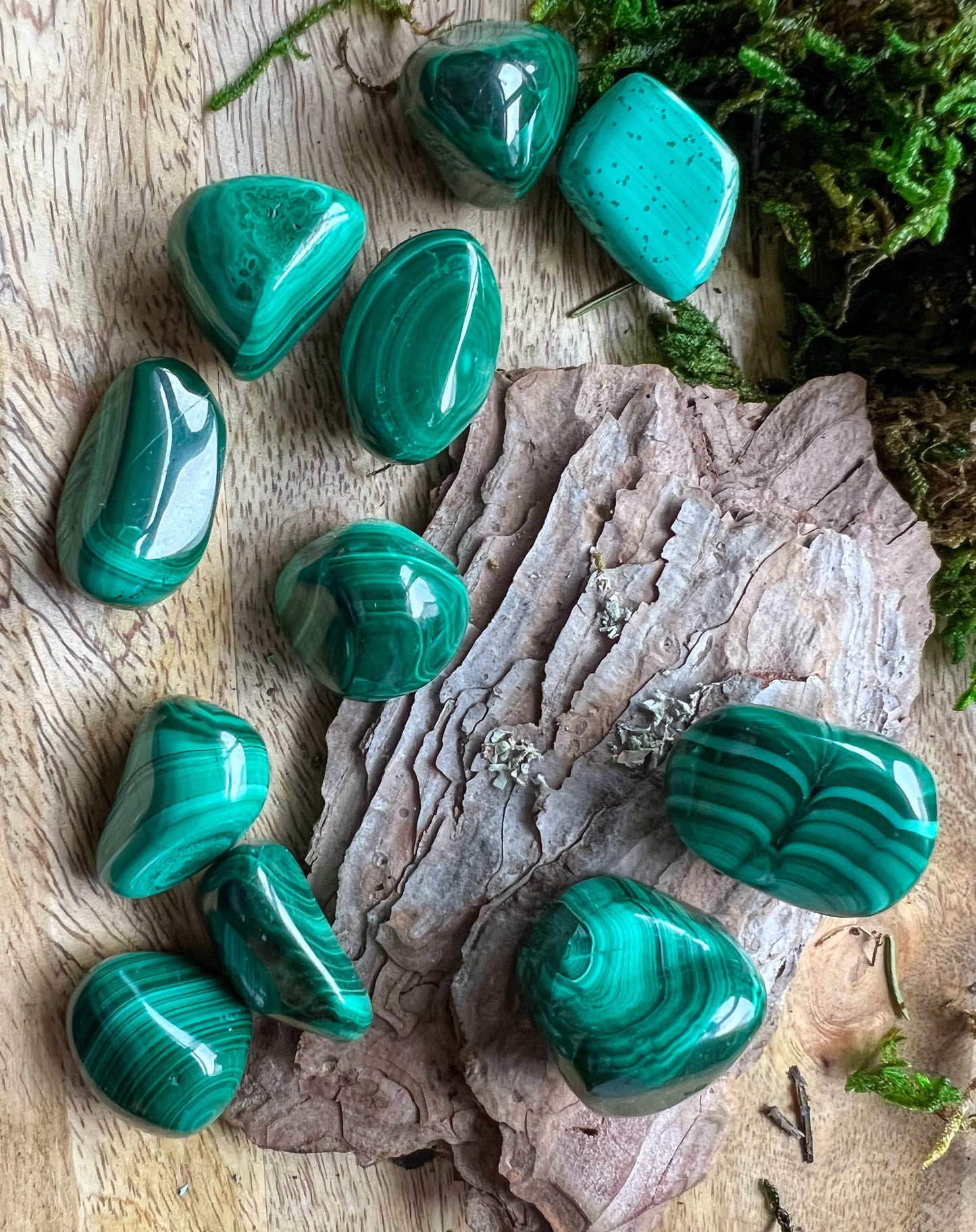 Malachit | Trommelstein, poliert | Kristall, Heilstein, Edelstein, Naturstein | Herz Chakra | Geschenk | Grün maseriert