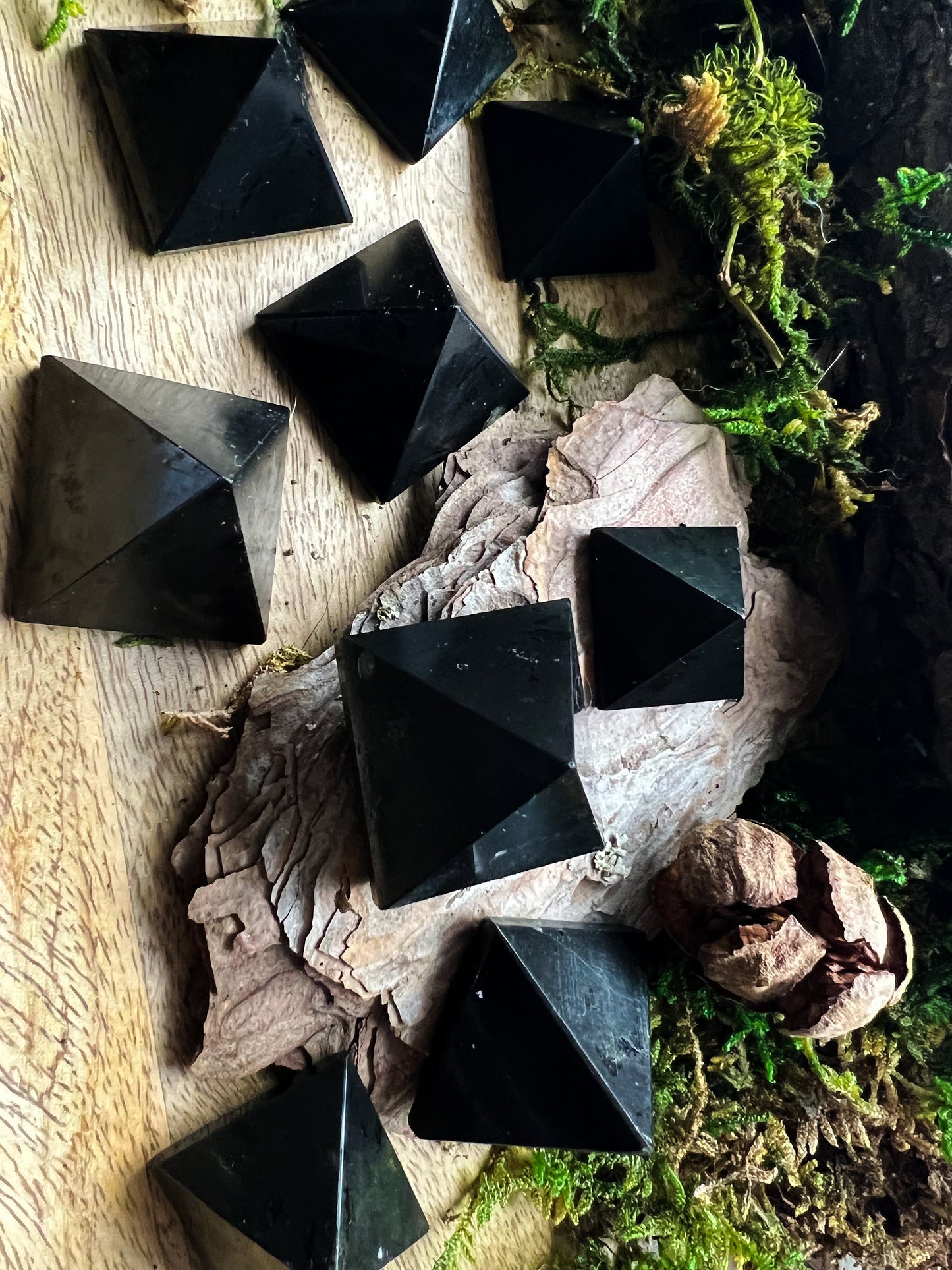 Turmalin, Schörl | Pyramide, Handpoliert | Schutzstein Prisma Schutz Aura | Energie, Heilstein , Kristall, Edelstein, Kristalle, Schwarz