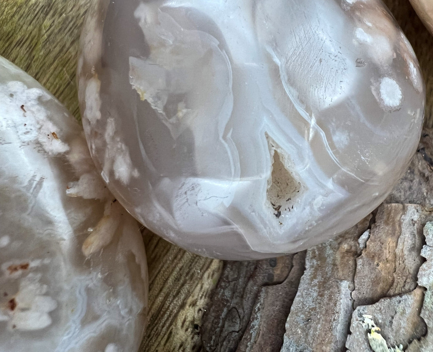 Kirschblüten Chalcedon - Blüten Achat |Mineral, Kristall, Heilstein, Edelstein, Blumen | Druse , manifestieren, Seifenstein, Trommelstein
