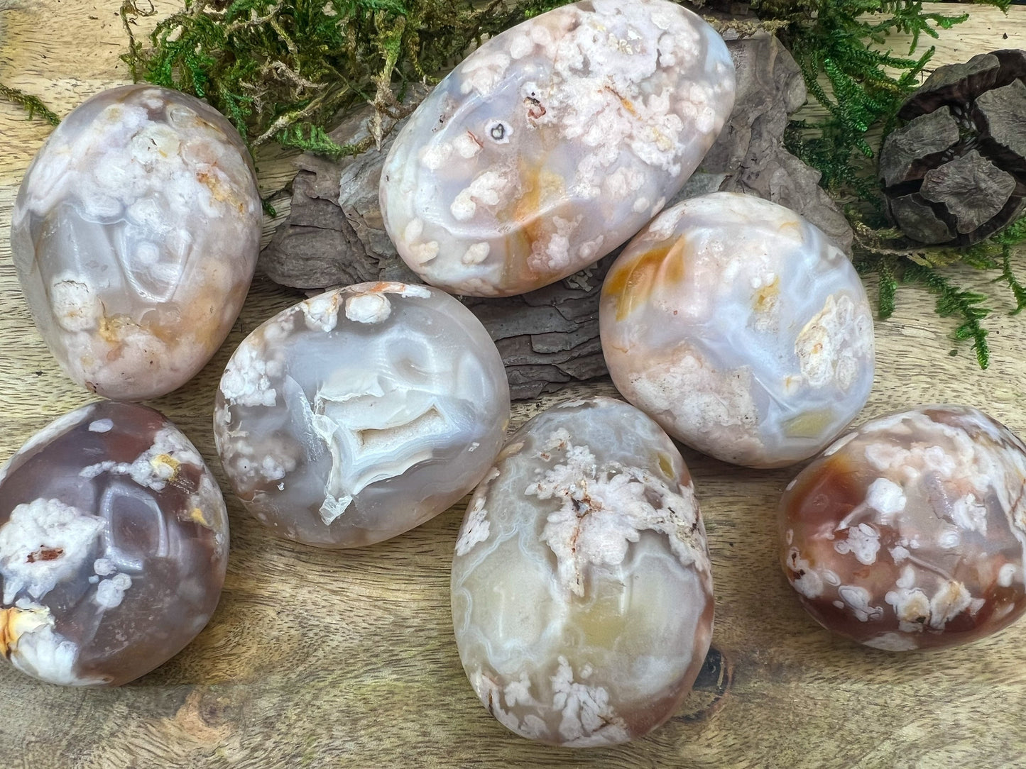 Kirschblüten Chalcedon - Blüten Achat |Mineral, Kristall, Heilstein, Edelstein, Blumen | Druse , manifestieren, Seifenstein, Trommelstein