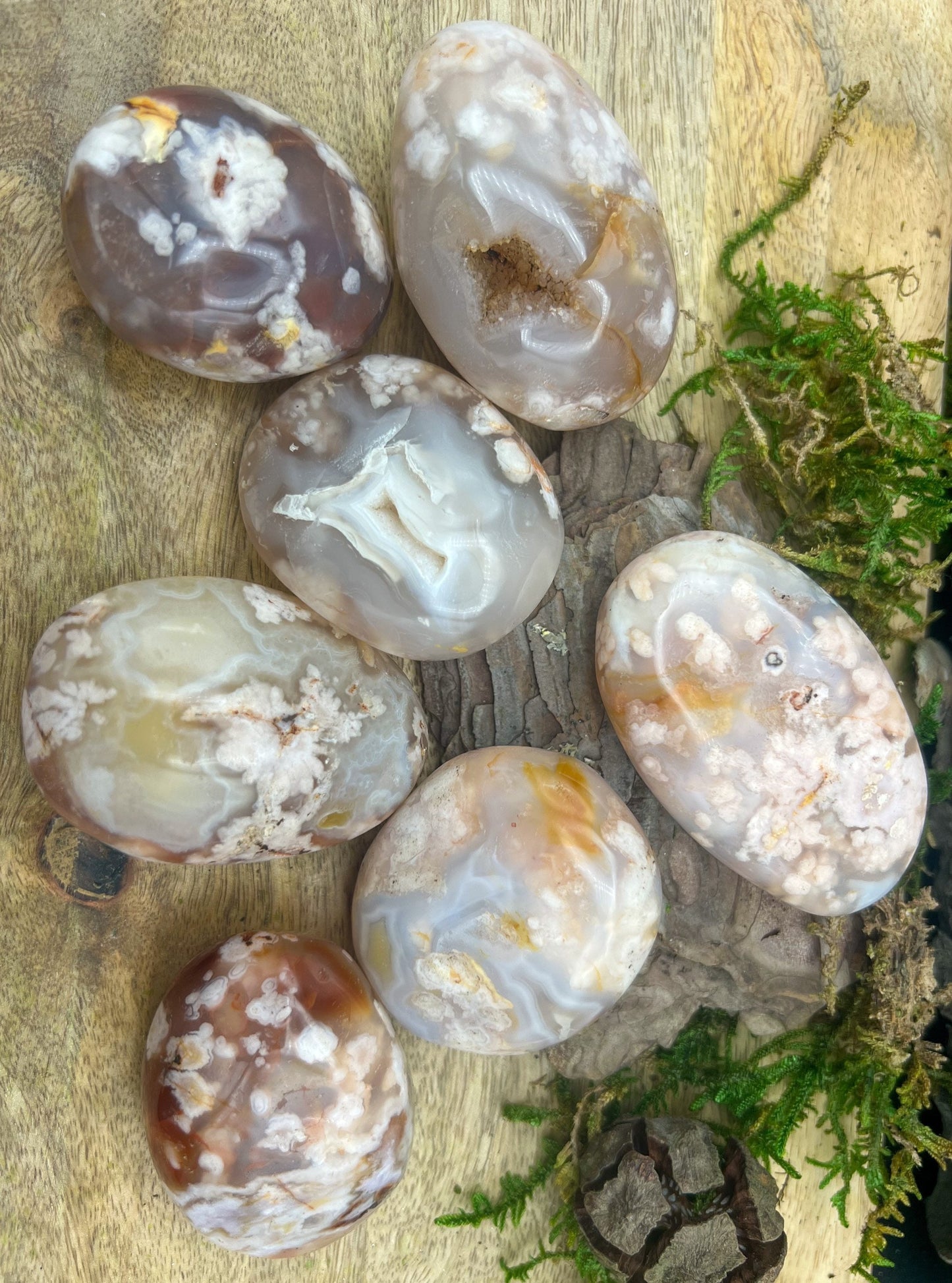 Kirschblüten Chalcedon - Blüten Achat |Mineral, Kristall, Heilstein, Edelstein, Blumen | Druse , manifestieren, Seifenstein, Trommelstein